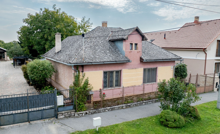 Na predaj 3-izb. rodinný dom, garáž a 30a pozemok | Moldava