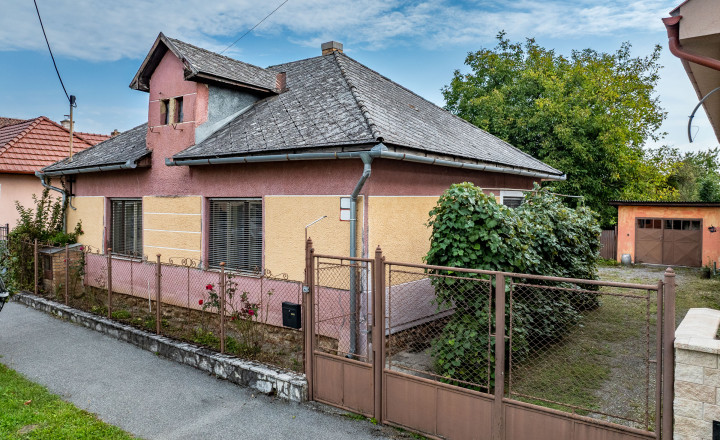 Na predaj 3-izb. rodinný dom, garáž a 30a pozemok | Moldava - fotografia 1