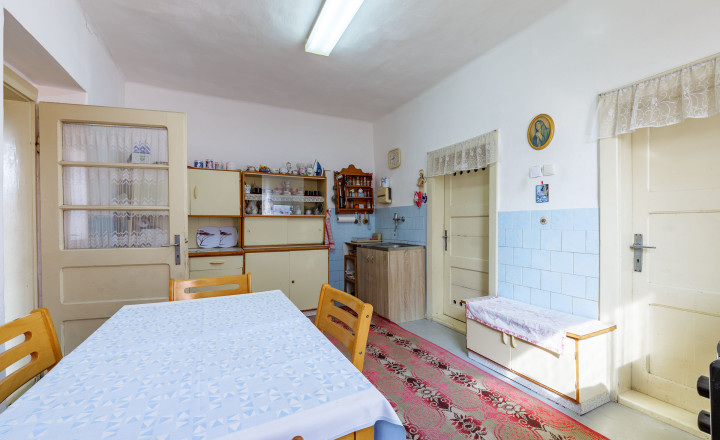 Na predaj 3-izb. rodinný dom, garáž a 30a pozemok | Moldava - fotografia 15