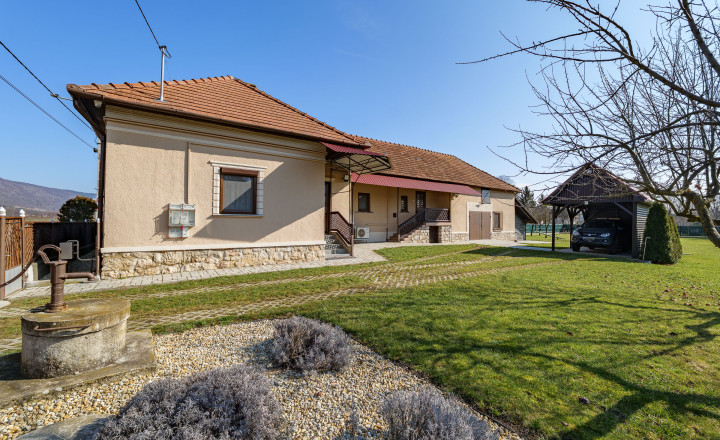 Kompletne zrekonštruovaný dom na pozemku 2000m2 | Komjáti