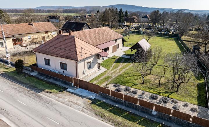 Kompletne zrekonštruovaný dom na pozemku 2000m2 | Komjáti - fotografia 3