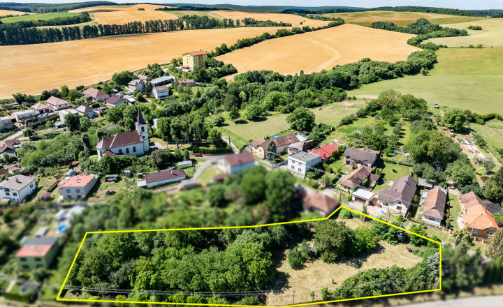 Slnečný pozemok s rozlohou 3646 m2 v centre obce Janík - fotografia 10