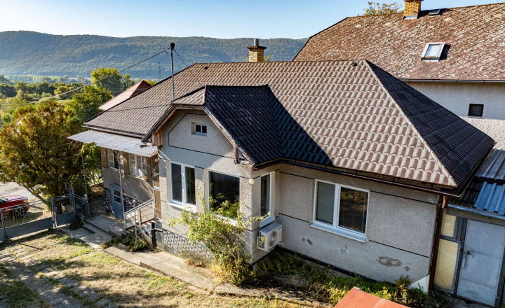 2-izbový rodinný dom po čiastočnej rekonštrukcii | Hrhov - fotografia 1