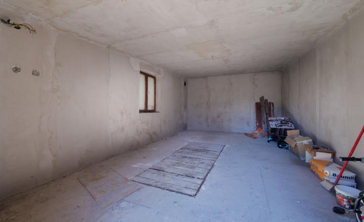 2-izbový rodinný dom po čiastočnej rekonštrukcii | Hrhov - fotografia 18